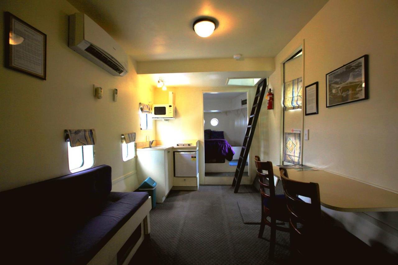Woodlyn Park Motel Waitomo Caves Bagian luar foto